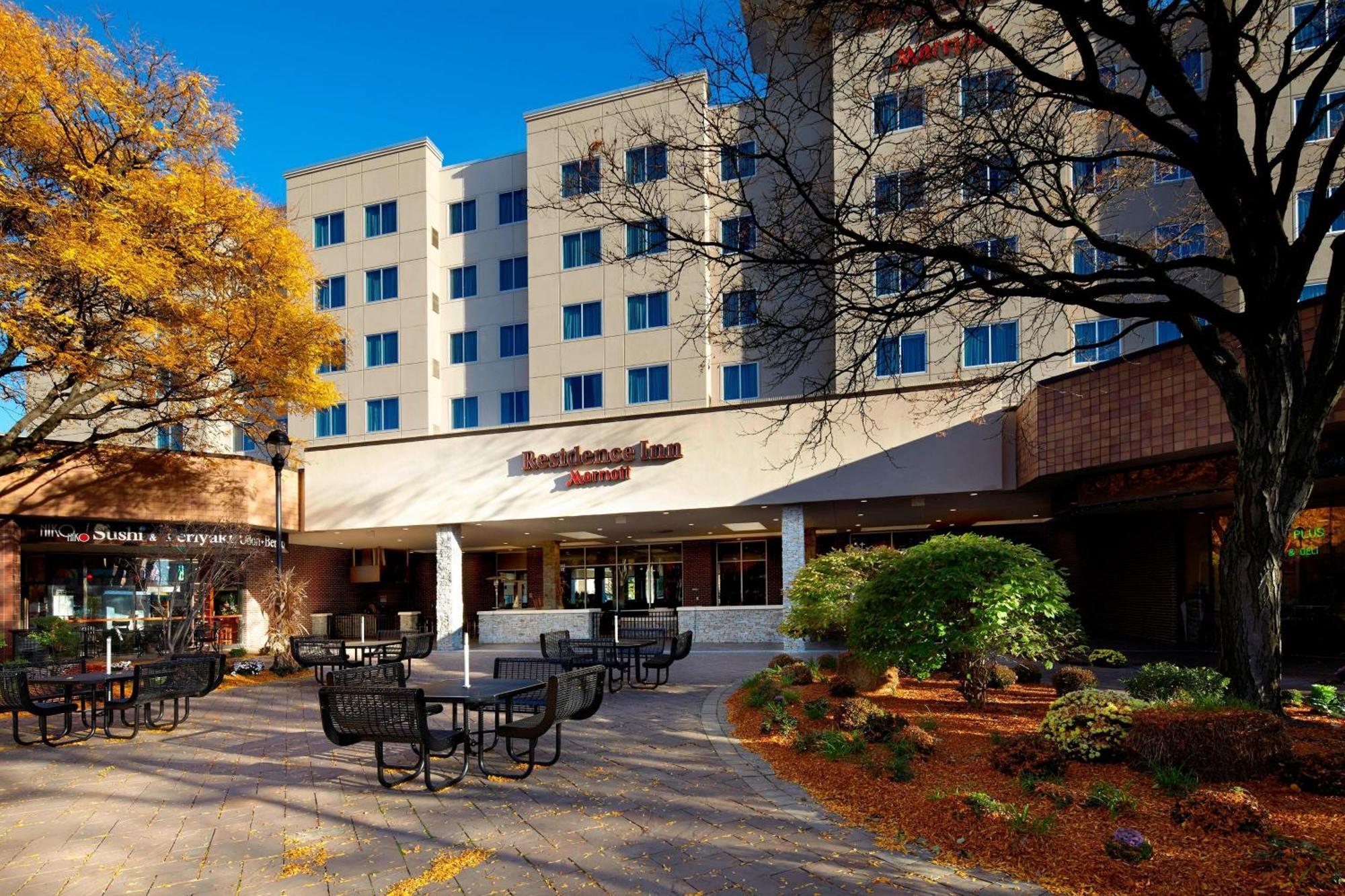 By Marriott Meadowlands 3* Secaucus