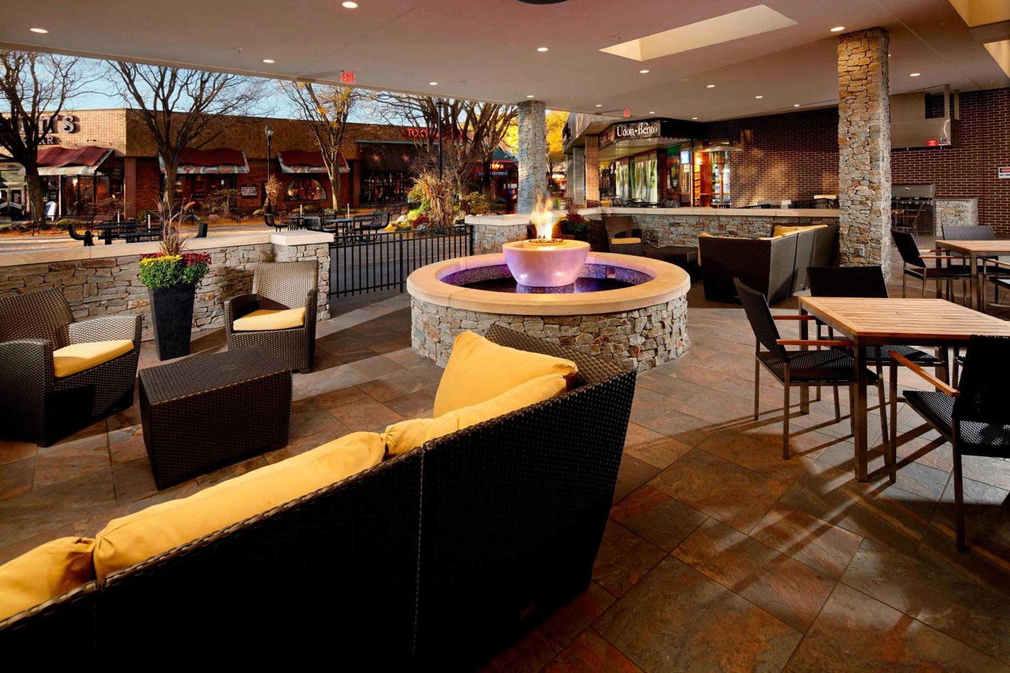 By Marriott Meadowlands Hotel