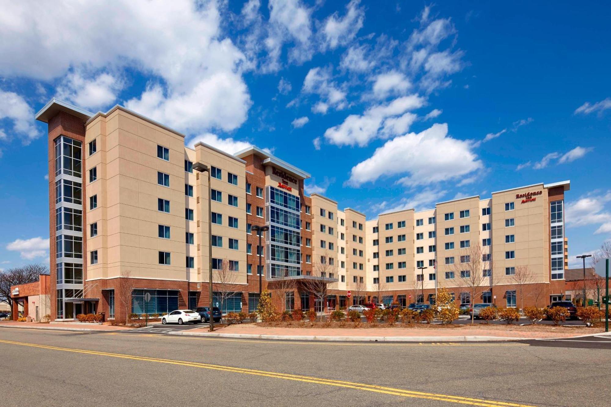 By Marriott Meadowlands Hotel